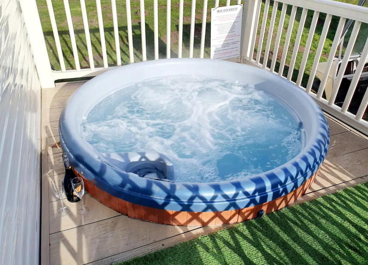 15 Kestrel Close Hot Tub Retreat Таттершолл Экстерьер фото