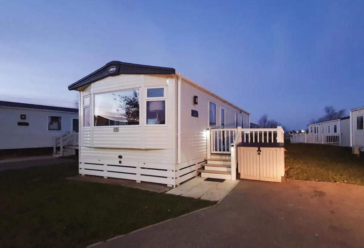 15 Kestrel Close Hot Tub Retreat Таттершолл Экстерьер фото