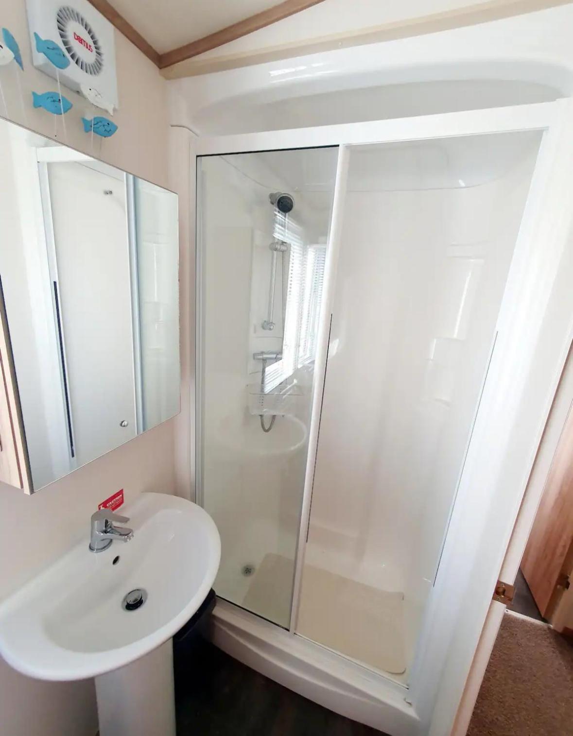 15 Kestrel Close Hot Tub Retreat Таттершолл Экстерьер фото